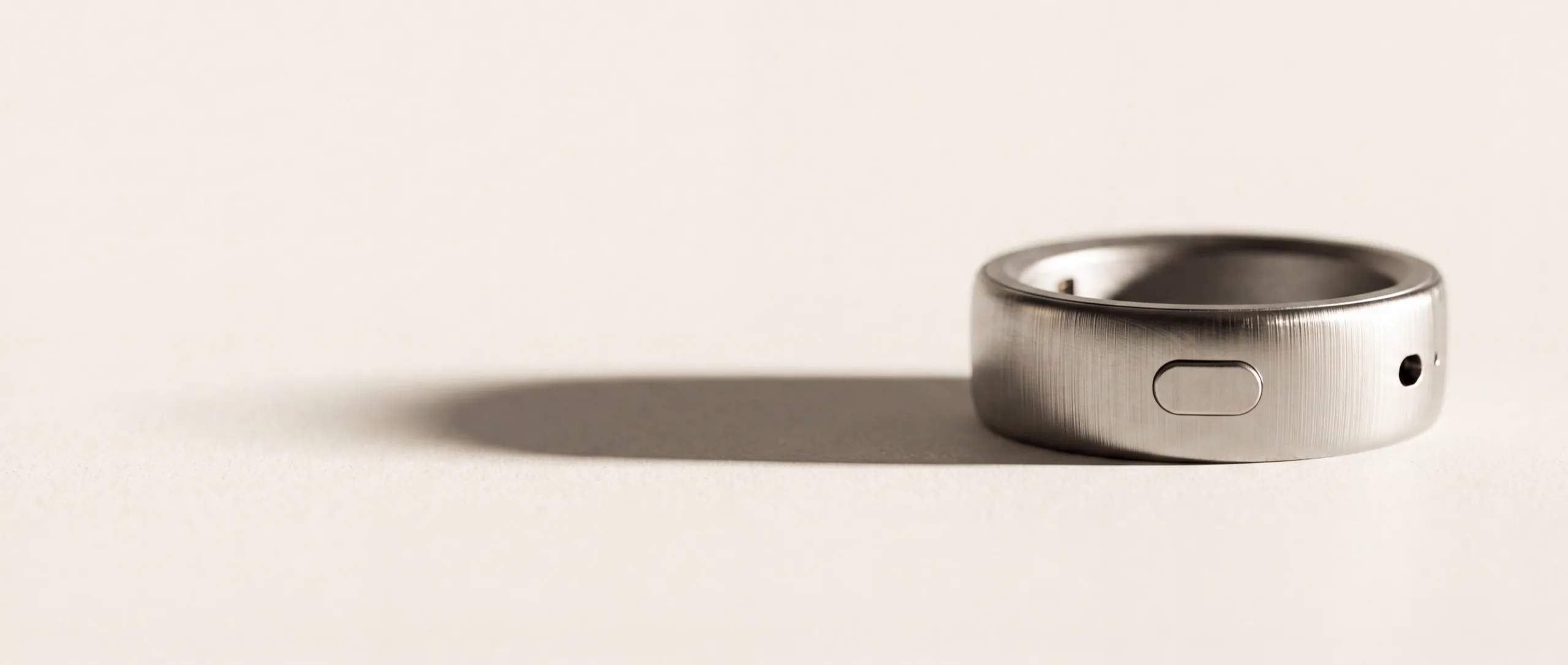 The interface ring resting on cream, inner sensors visible